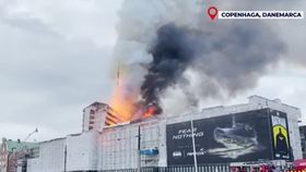 VIDEO Incendiu puternic în Copenhaga! Clădirea bursei, veche de mai bine de 400 de ani, a luat foc